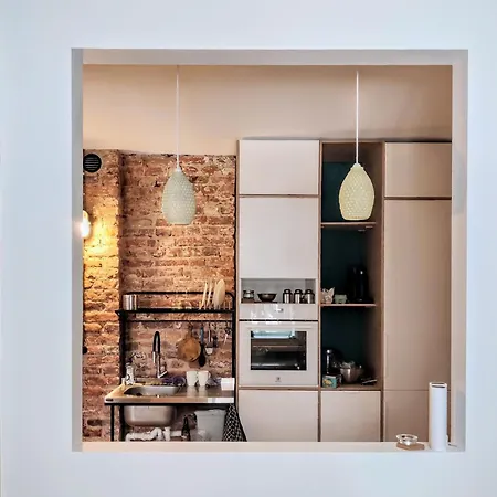 Apartment Unique Design, Hype Location! *