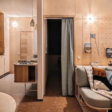 Apartment Unique Design, Hype Location! *